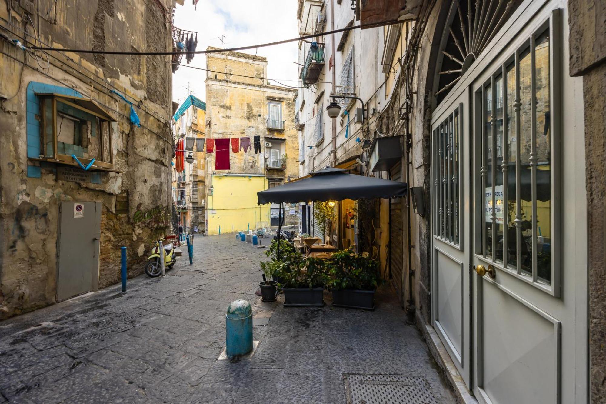 A Due Passi - Spagnoli * Naples